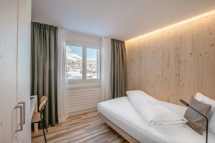 Hotel-Seebuel-Einzelzimmer-Bett-Aussicht
