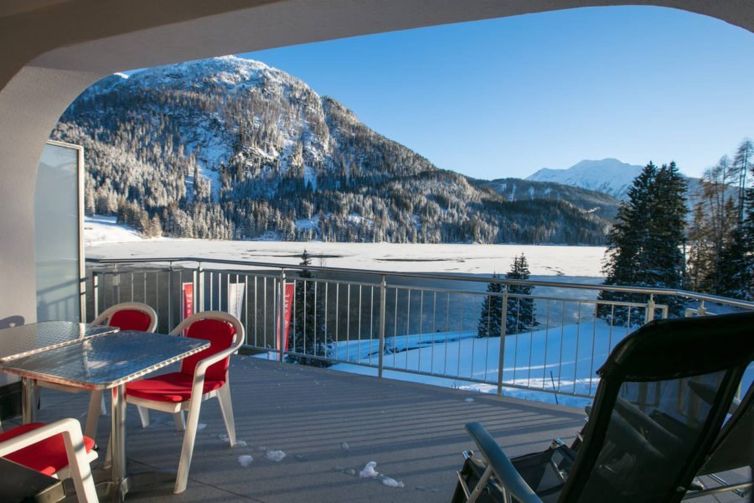 winter-davos-hotel-900x600
